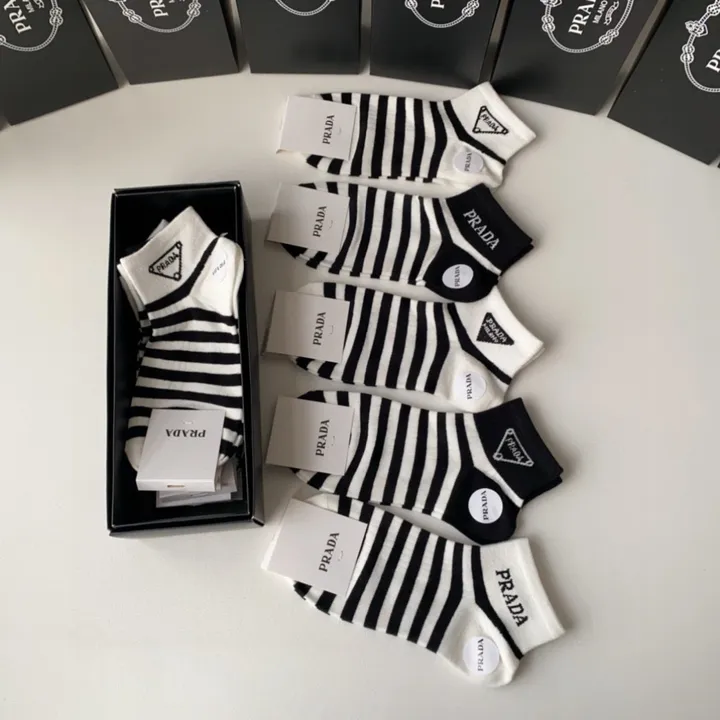スーパーコピー プラダ 靴下