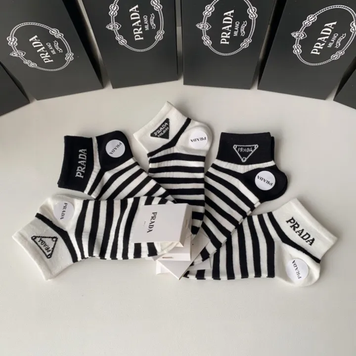 スーパーコピー プラダ 靴下