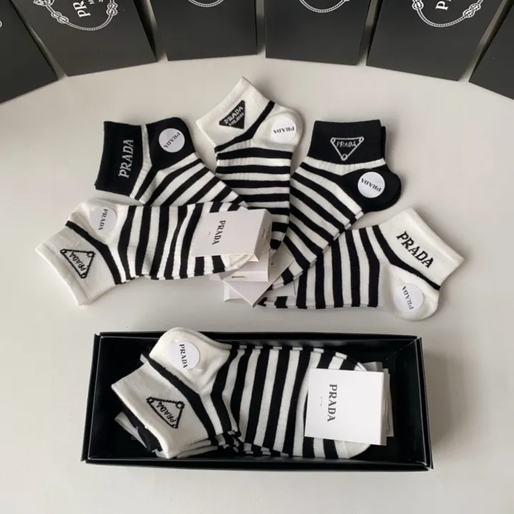スーパーコピー プラダ 靴下