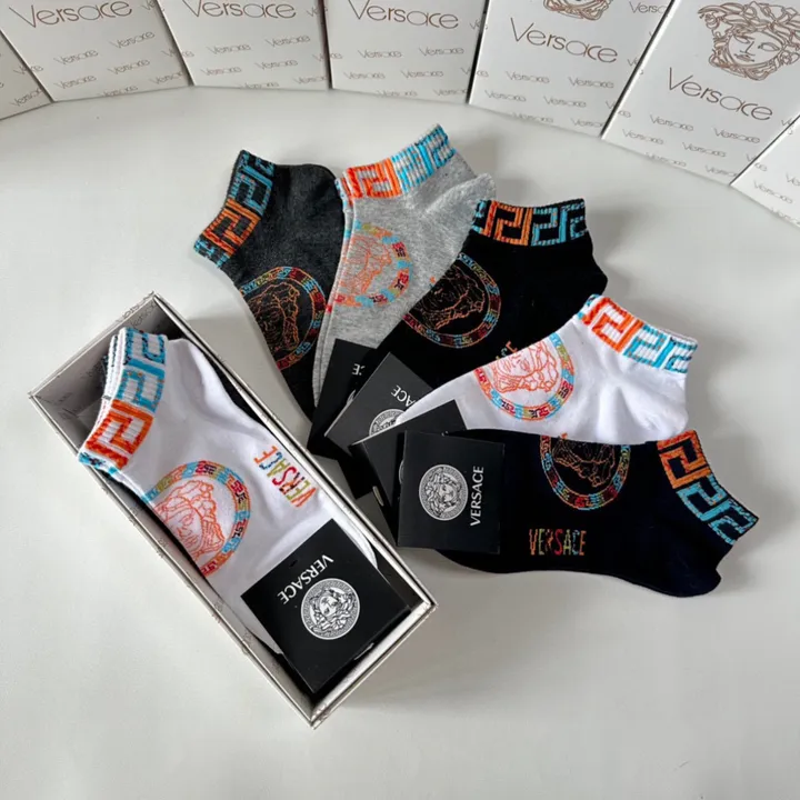 スーパーコピー ヴェルサーチ 靴下