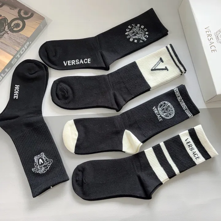 スーパーコピー ヴェルサーチ 靴下