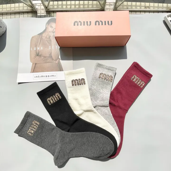 スーパーコピー ミュウミュウ 靴下