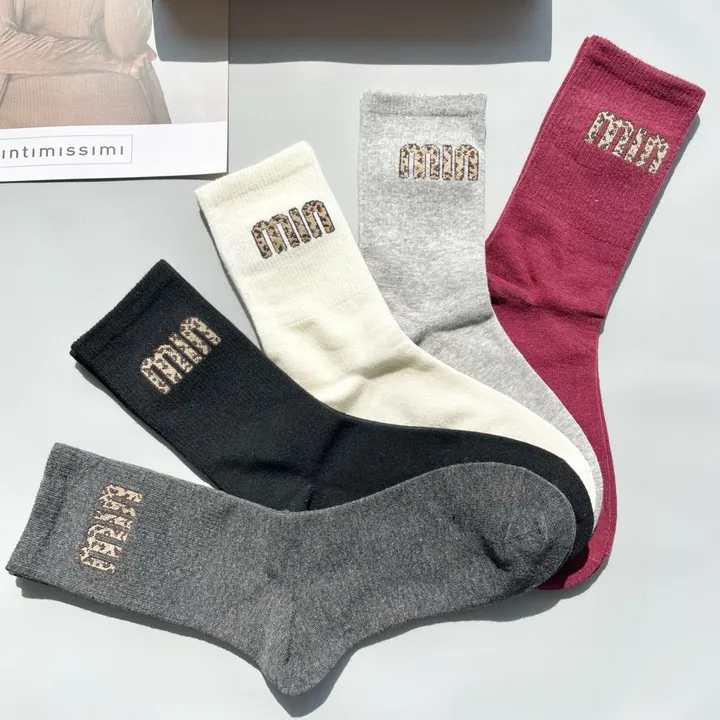 スーパーコピー ミュウミュウ 靴下