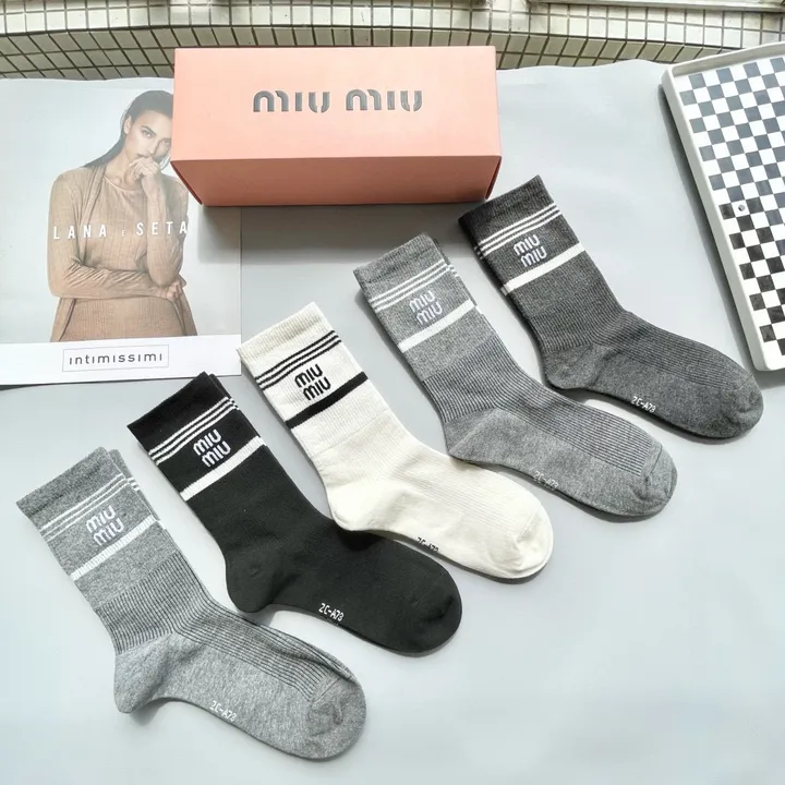 スーパーコピー ミュウミュウ 靴下