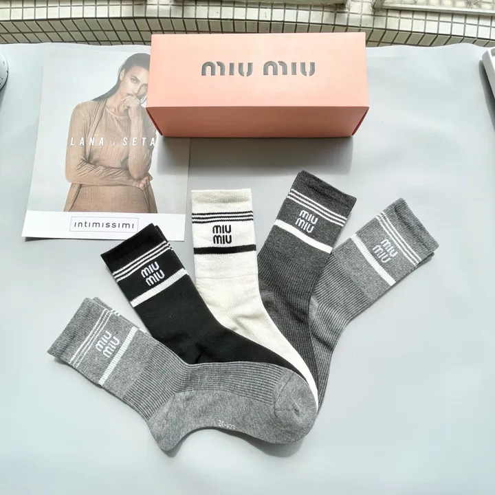 スーパーコピー ミュウミュウ 靴下