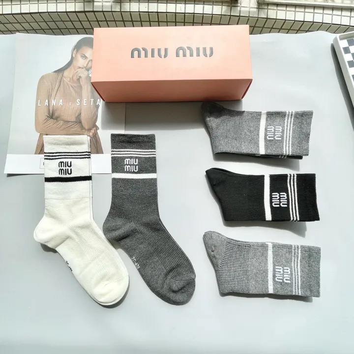 スーパーコピー ミュウミュウ 靴下