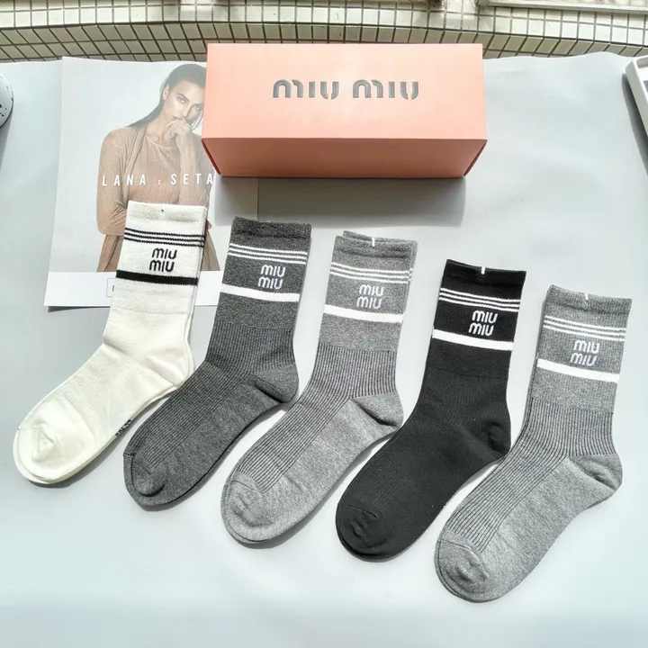 スーパーコピー ミュウミュウ 靴下