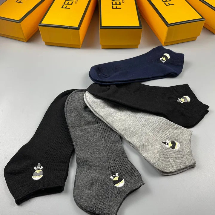 スーパーコピー ヴェルサーチ 靴下