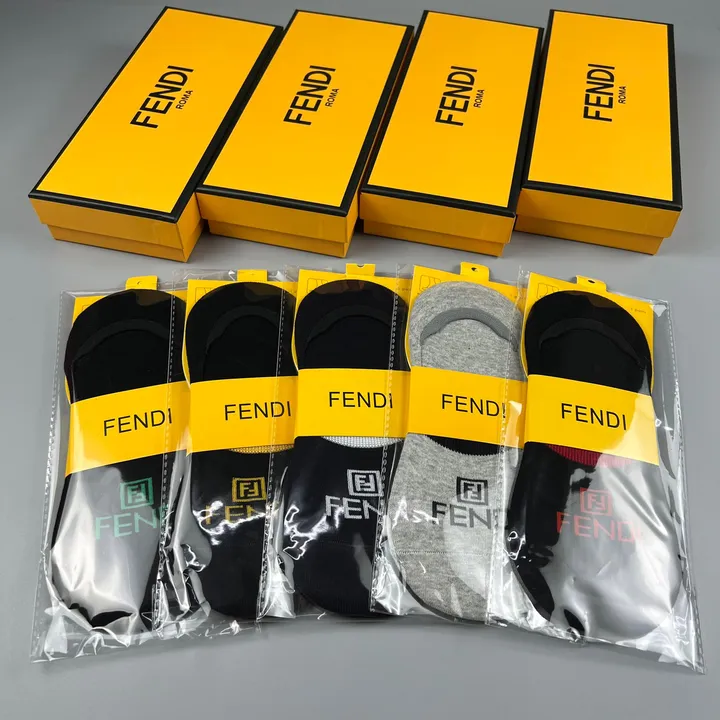 スーパーコピー ヴェルサーチ 靴下