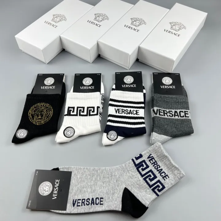 スーパーコピー ヴェルサーチ 靴下