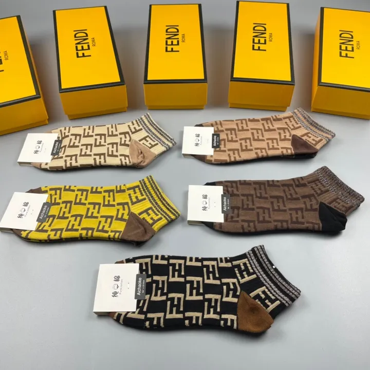 スーパーコピー ヴェルサーチ 靴下