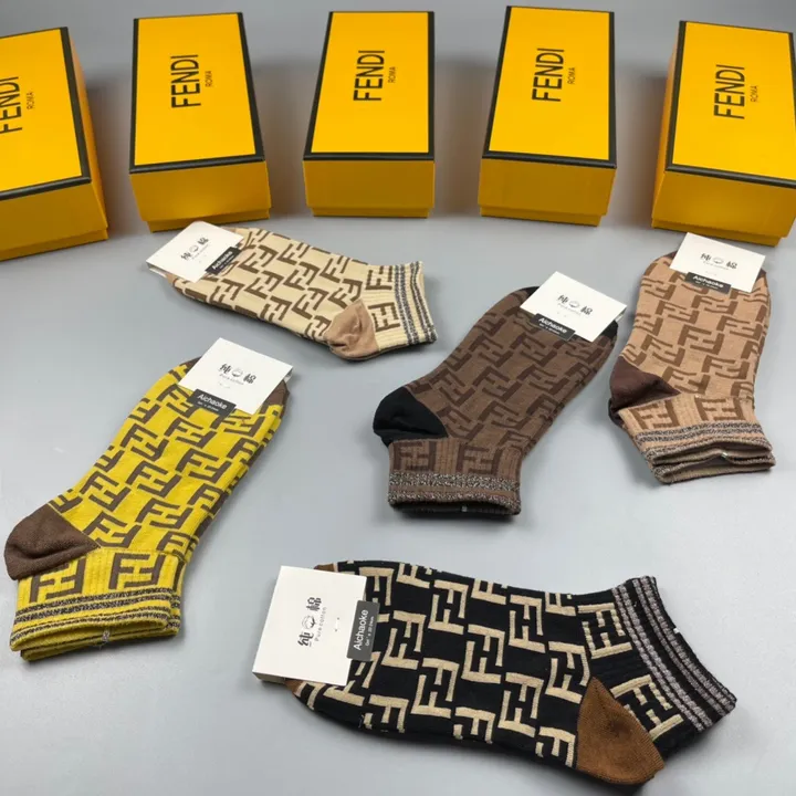 スーパーコピー ヴェルサーチ 靴下