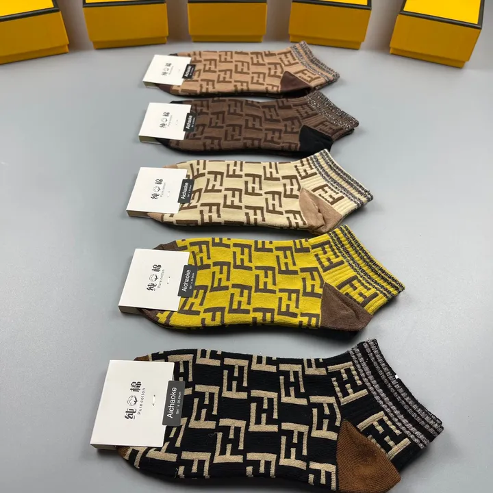 スーパーコピー ヴェルサーチ 靴下