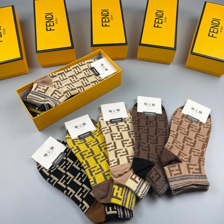 スーパーコピー ヴェルサーチ 靴下