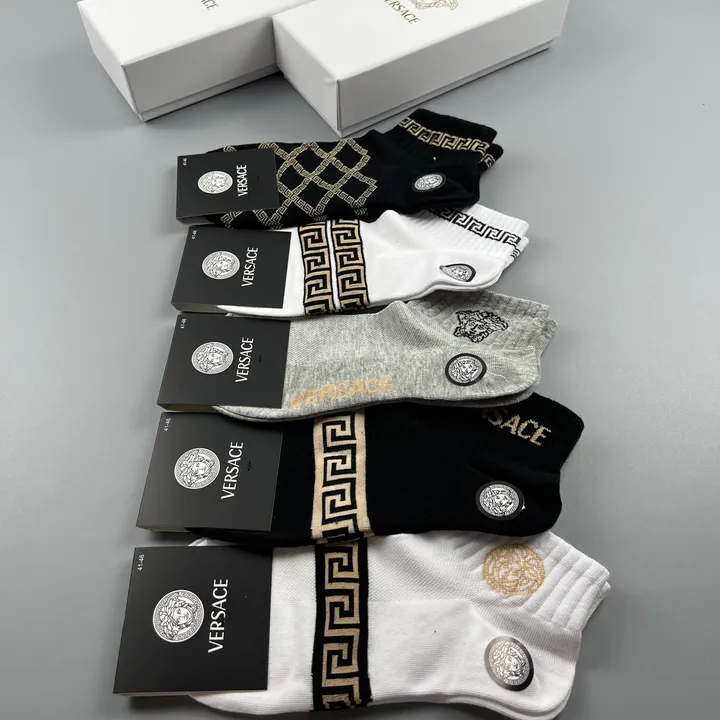 スーパーコピー ヴェルサーチ 靴下