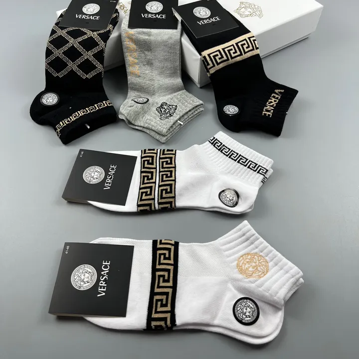 スーパーコピー ヴェルサーチ 靴下