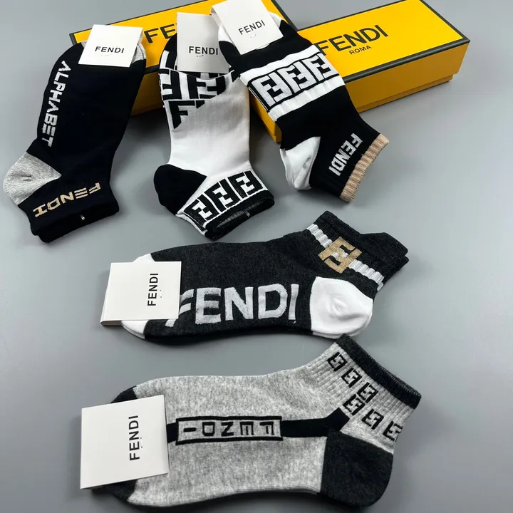 スーパーコピー ヴェルサーチ 靴下