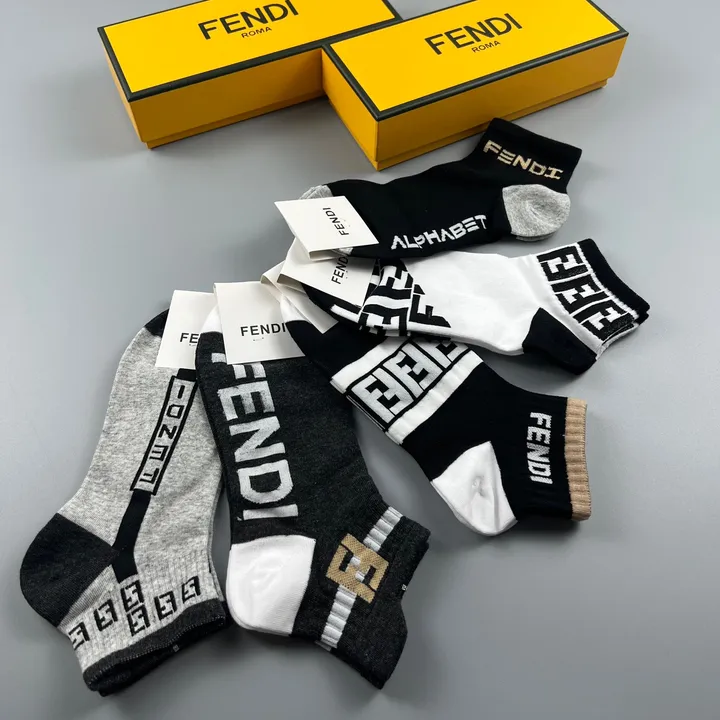 スーパーコピー ヴェルサーチ 靴下