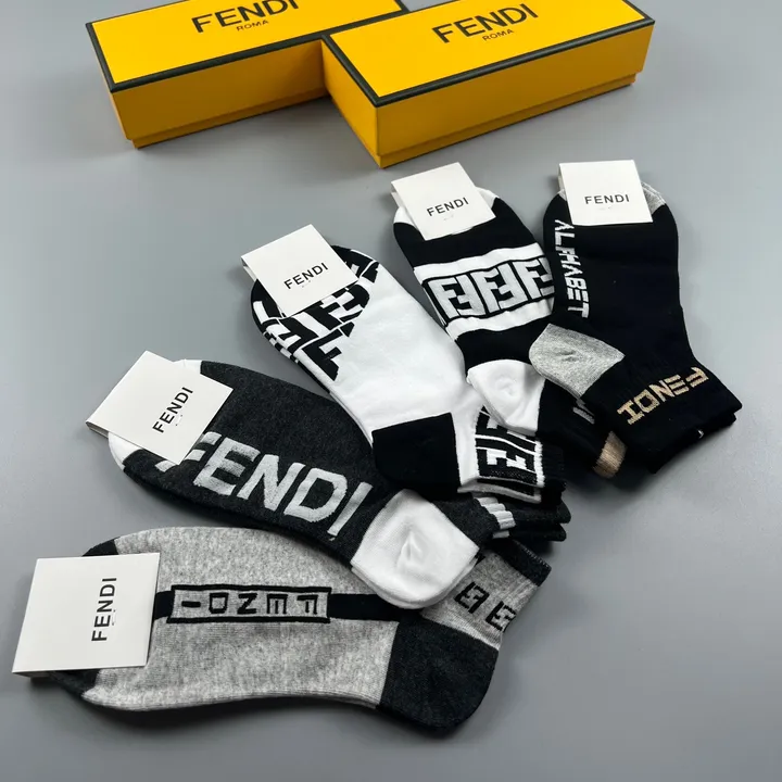 スーパーコピー ヴェルサーチ 靴下