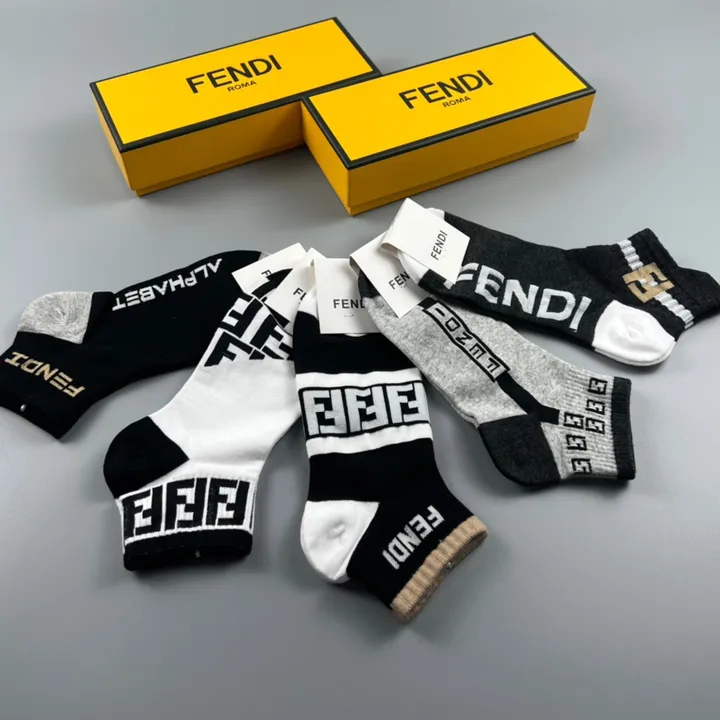 スーパーコピー ヴェルサーチ 靴下