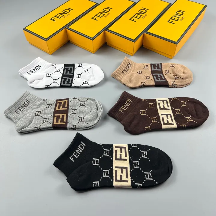 スーパーコピー ヴェルサーチ 靴下