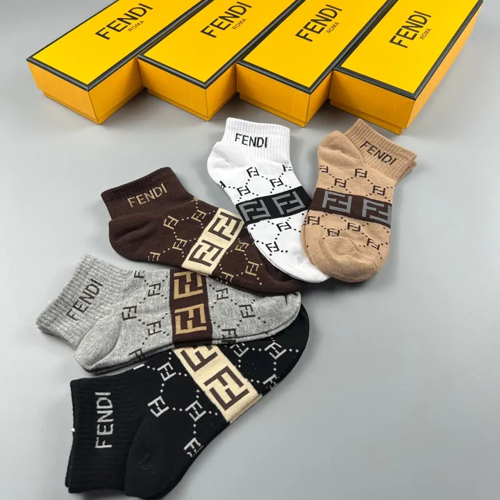 スーパーコピー ヴェルサーチ 靴下