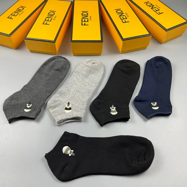 スーパーコピー ヴェルサーチ 靴下