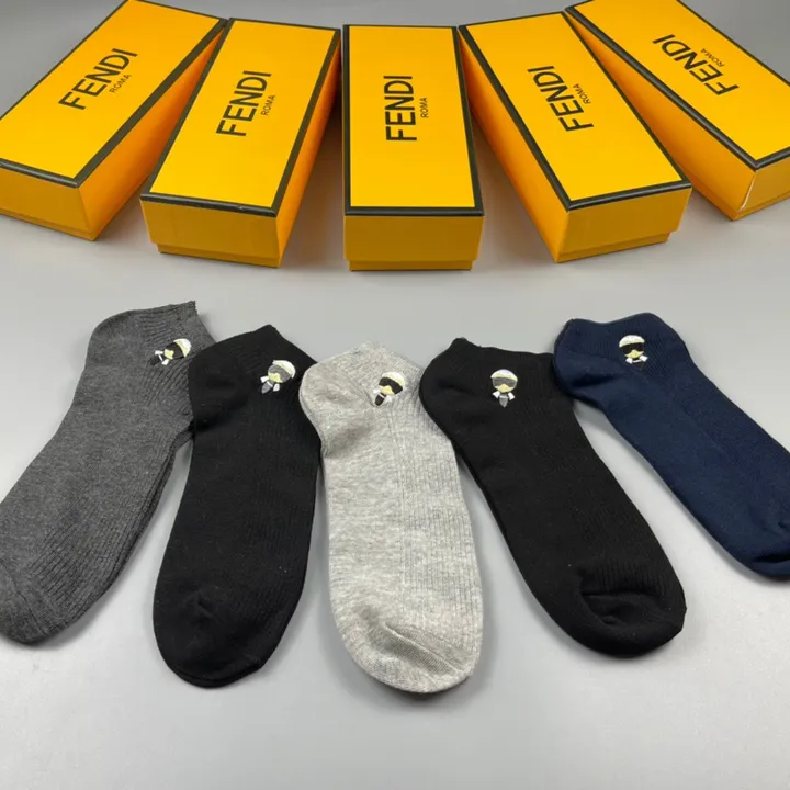 スーパーコピー ヴェルサーチ 靴下