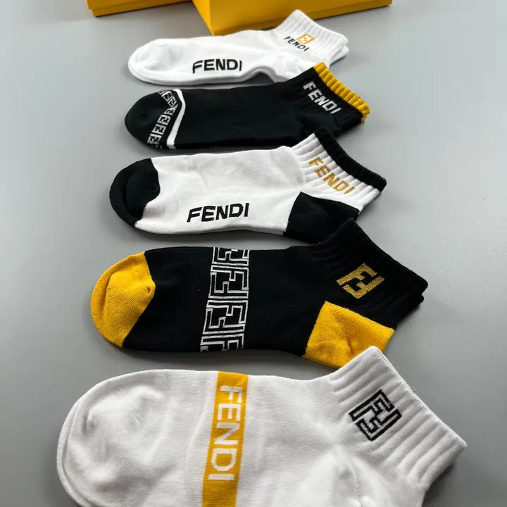 スーパーコピー ヴェルサーチ 靴下