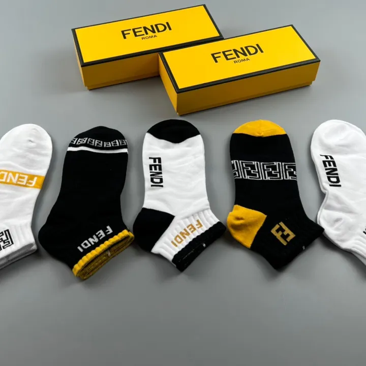 スーパーコピー ヴェルサーチ 靴下