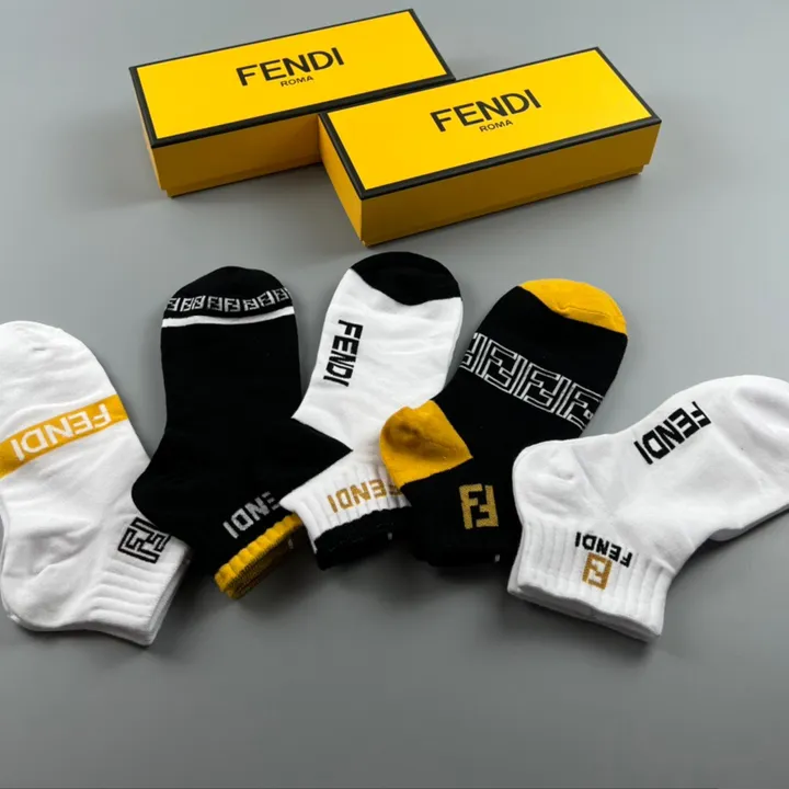 スーパーコピー ヴェルサーチ 靴下