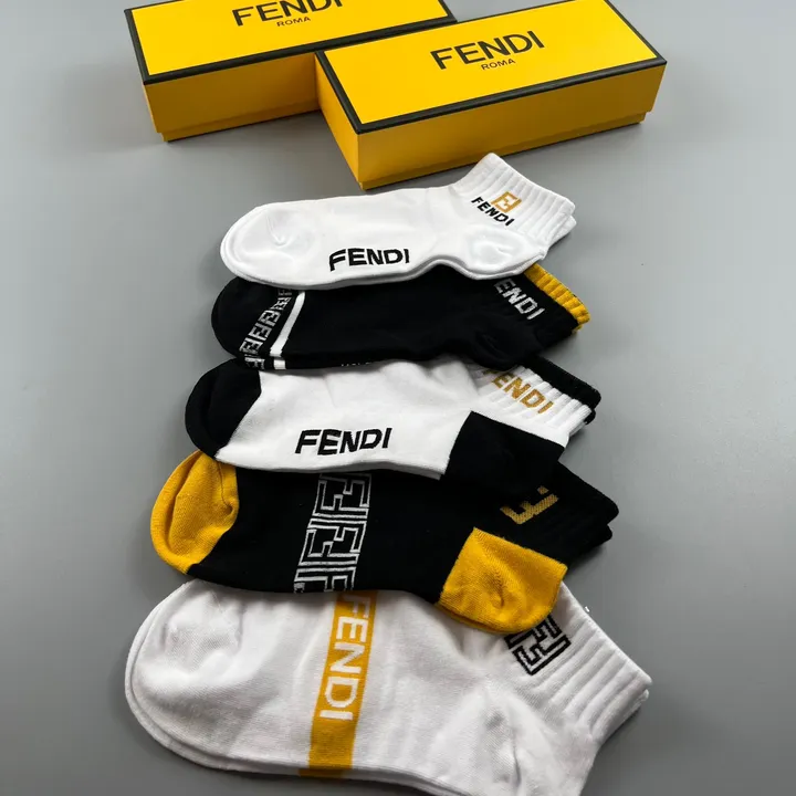 スーパーコピー ヴェルサーチ 靴下