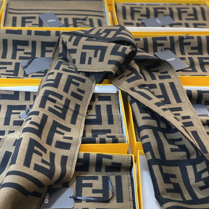 スーパーコピー フェンディ マフラー