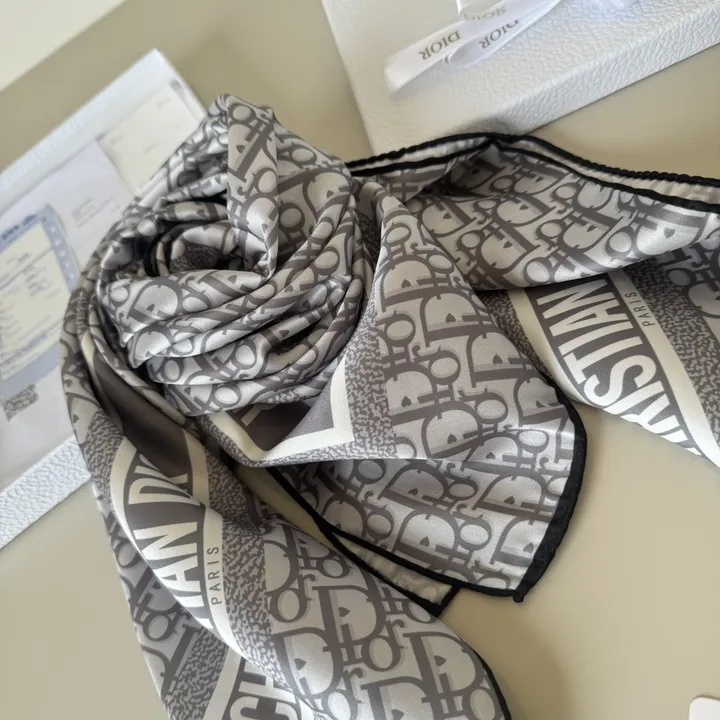 スーパーコピー ディオール マフラー