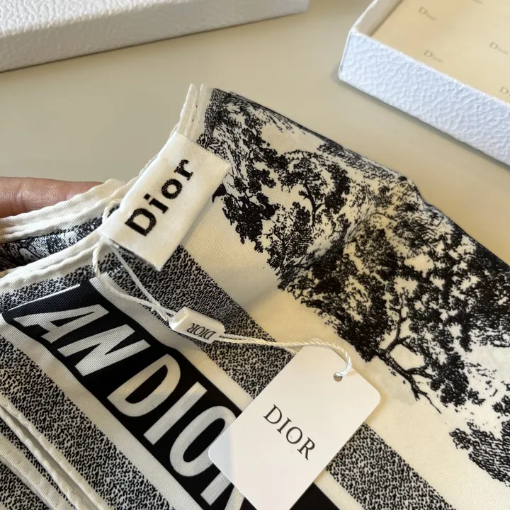 スーパーコピー ディオール マフラー