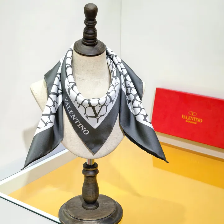 スーパーコピー ヴァレンティノ マフラー