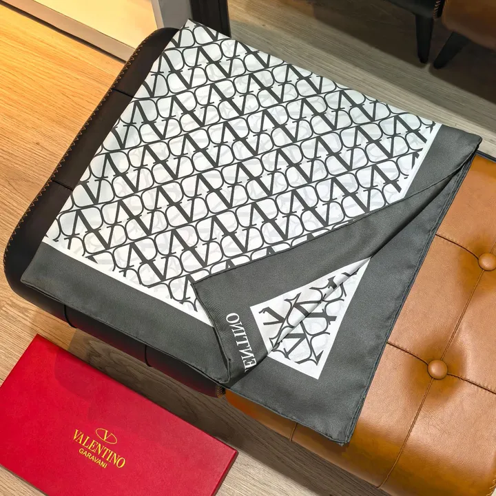 スーパーコピー ヴァレンティノ マフラー