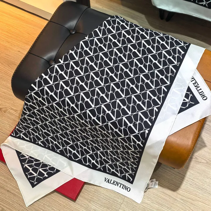 スーパーコピー ヴァレンティノ マフラー