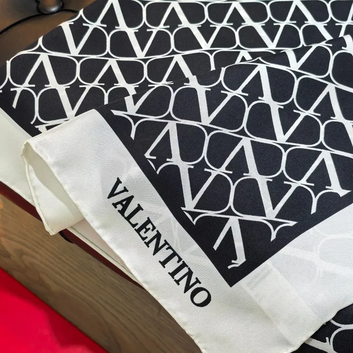 スーパーコピー ヴァレンティノ マフラー