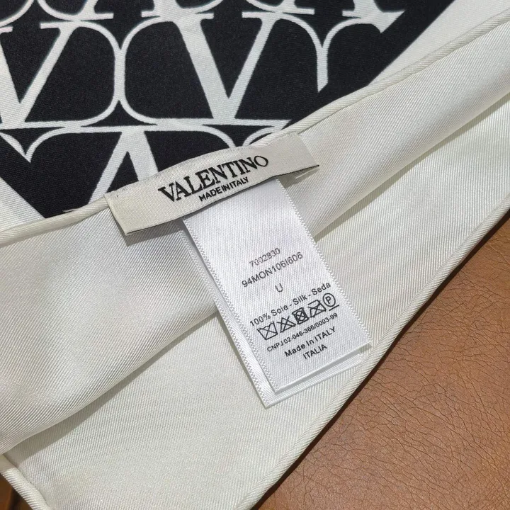 スーパーコピー ヴァレンティノ マフラー