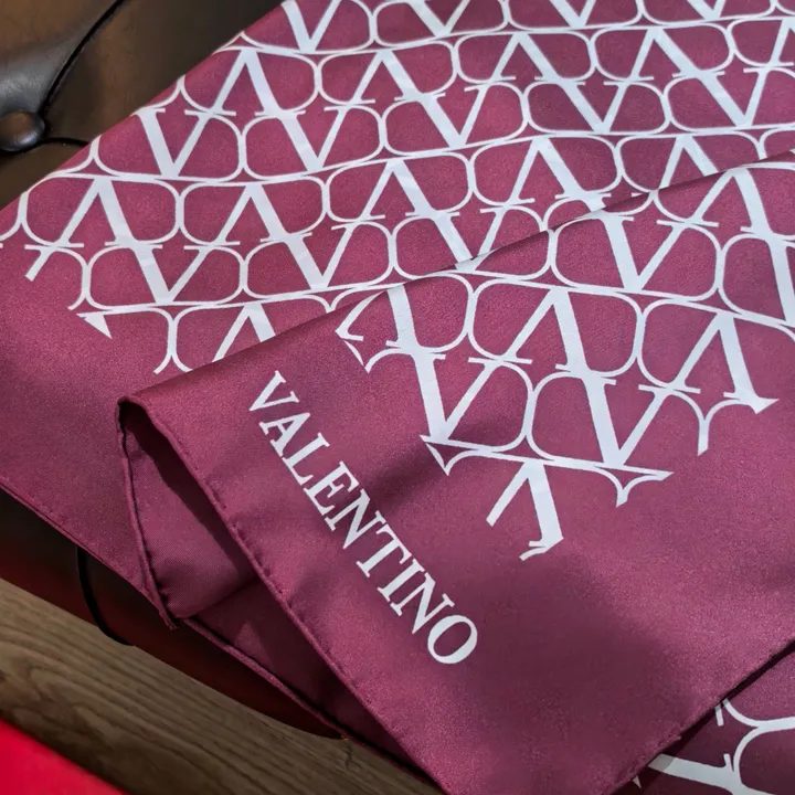 スーパーコピー ヴァレンティノ マフラー