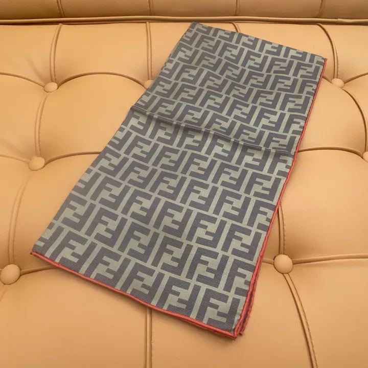 スーパーコピー フェンディ マフラー