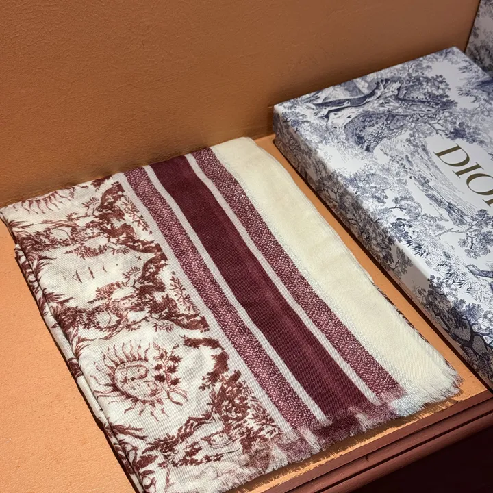 スーパーコピー ディオール マフラー