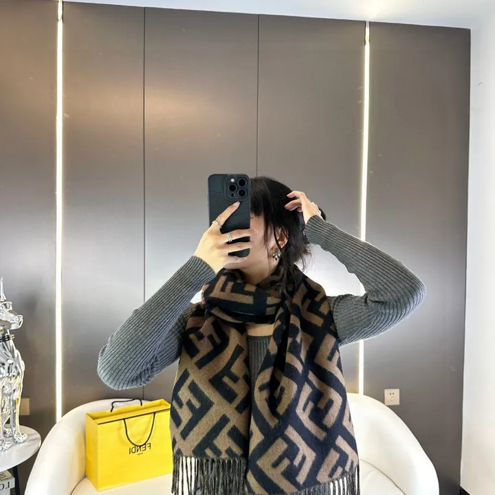 スーパーコピー フェンディ マフラー