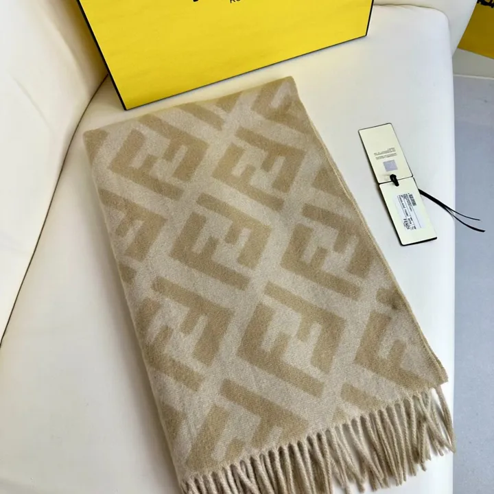 スーパーコピー フェンディ マフラー