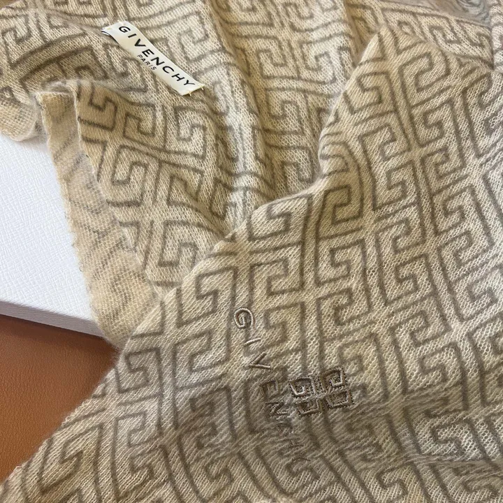 スーパーコピー ジバンシィ マフラー