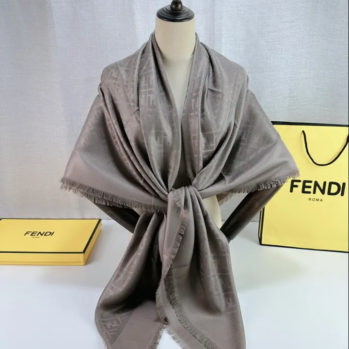 スーパーコピー フェンディ マフラー