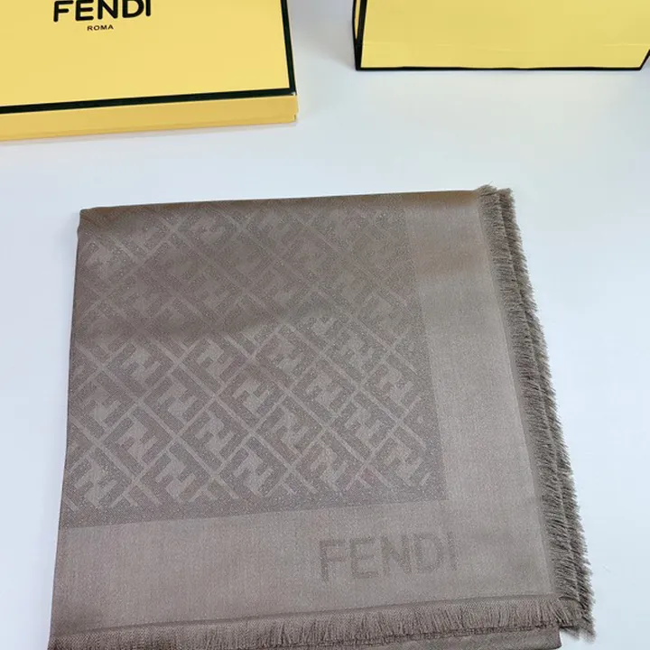 スーパーコピー フェンディ マフラー