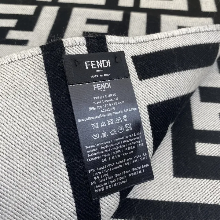 スーパーコピー フェンディ マフラー