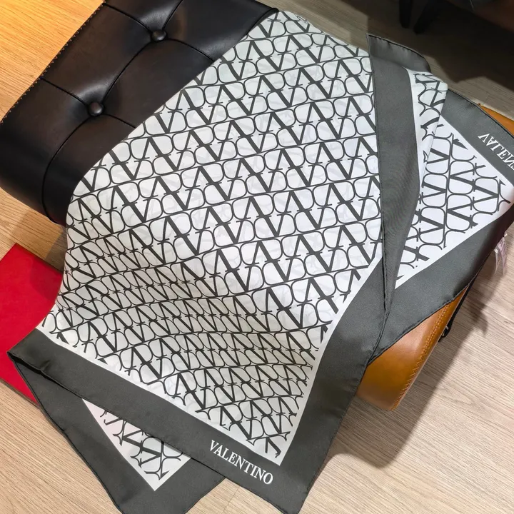 スーパーコピー ヴァレンティノ マフラー